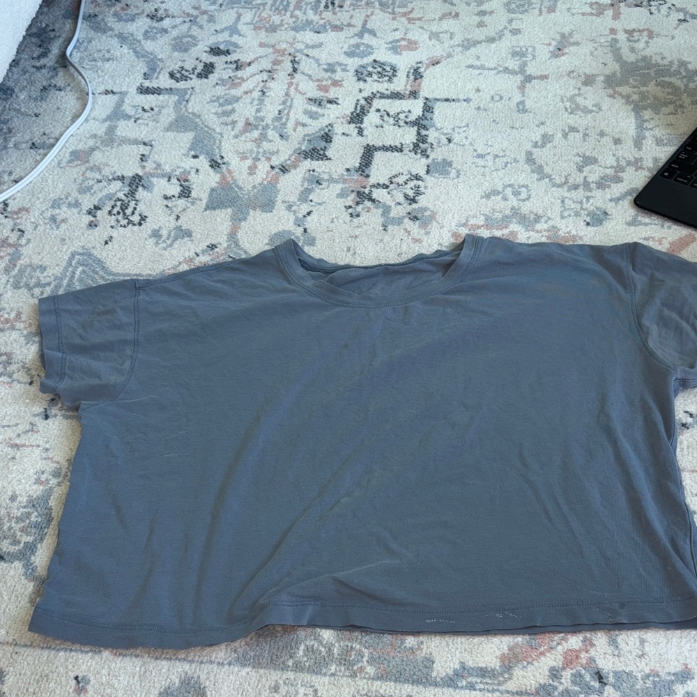 Lululemon Cropped top. Size 10/12